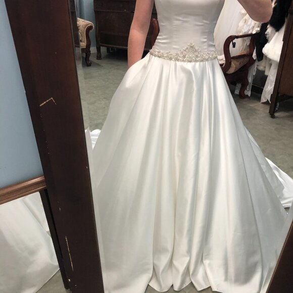 Sample Bridgerton Wedding Dress, Aline ballgown, Size 4, POCKETS Not Strapless - Picture 9 of 12